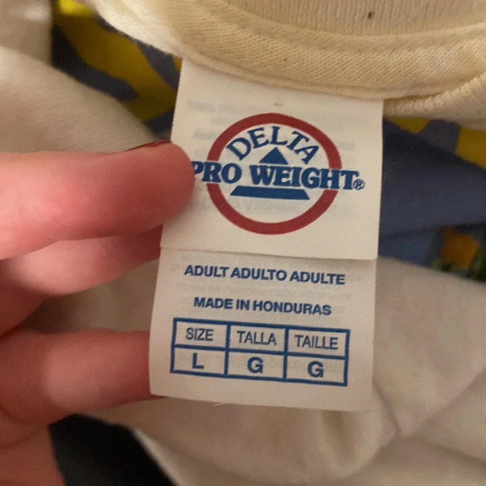 white Yosemite national park t-shirt - Picture 3 of 3